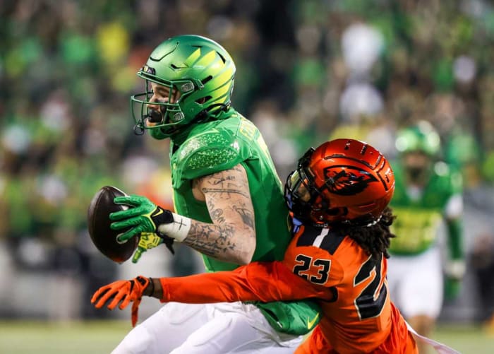 Former Oregon State CB Jermod McCoy defending a pass against Oregon. (Photo by Abigail Dollins of the Statesman Journal)